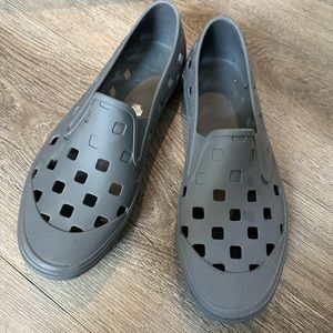 Men’s Van TRK Slip-Ons in Pewter, Size 10.